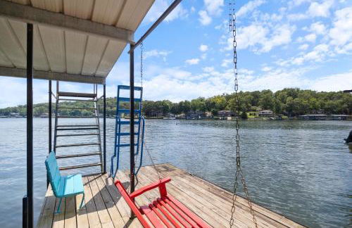 Pet-Friendly Lakefront Home in a Quiet Cove w/ Netflix, Outdoor Seating, Boat Slip - Foto 43