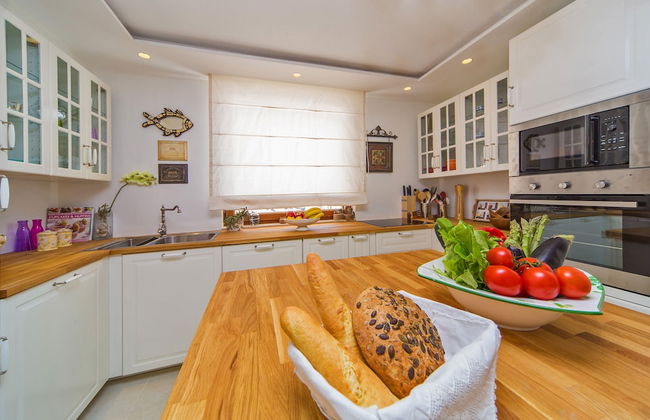 Luxury Villa Dolce Vita with Pool - Photo 11