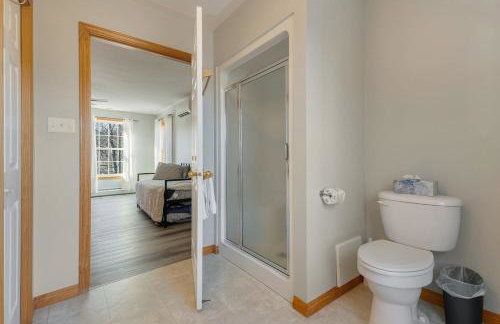 Lakefront Home with Private Beach Access & Hot Tub - Foto 32