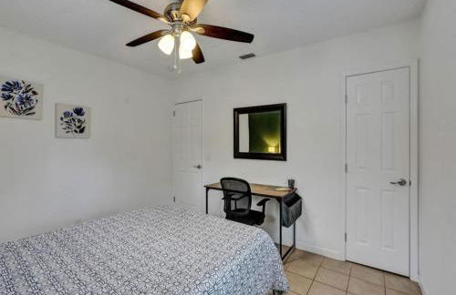 3 min. walk to Wilton Drive, pool and huge yard - Photo 18