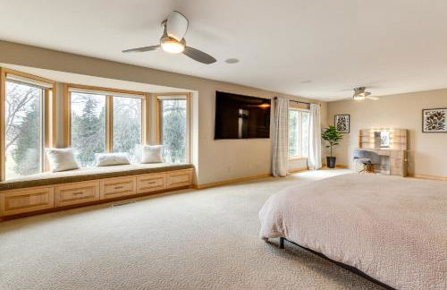 Luxe Long Lake Estate! Courts, Pool and Game Room - Foto 25