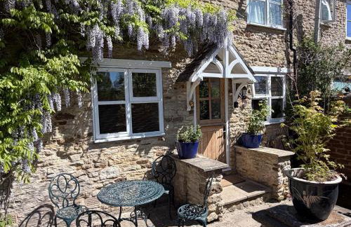 Cotswold Cottage - Photo 1