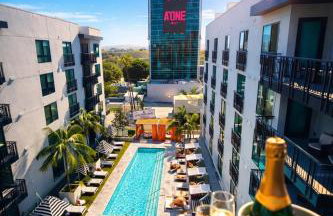 Hollywood Penthouse with Balcony Pool and Hollywood sign View with Free parking - Photo 1