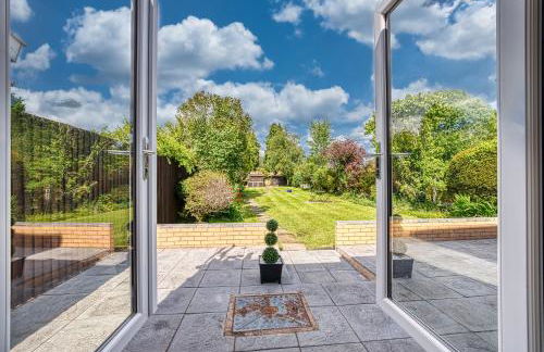 Elegant 5 Bed House - Sleeps 9, Central Solihull, NEC, JLR, HS2, Resorts World, Airport Business and Leisure Stays, - Foto 4