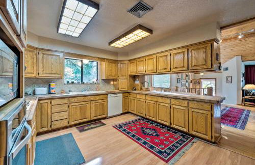 Cloudcroft Mtn Home with Patio, Walk to Golf Course! - Foto 11