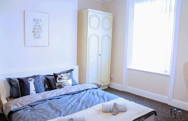 Beautiful 5-bed House Roker Beach - Photo 2