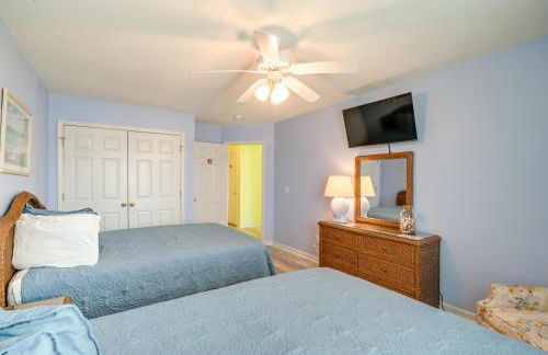 Walk to Ocean and Pier Surfside Beach House with Pool - Foto 25