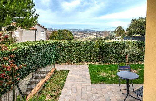 C012 - Camerano, bilocale con doppi servizi e giardino panoramico - Foto 1