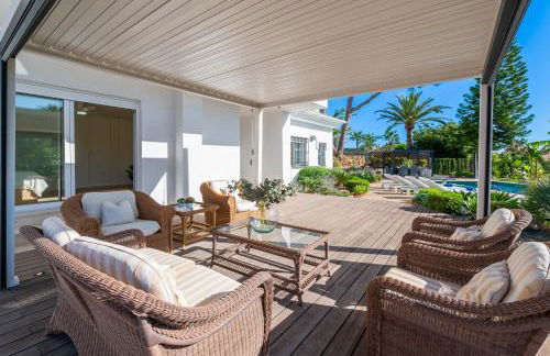 VACATION MARBELLA I Villa Azahar Retreat, Paradise for Golfers, Private Heated Pool, Close to the Best Beaches and High-end Restaurants - Photo 25