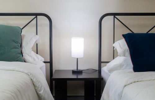 Bright 3bed basement with backyard & free parking - Foto 22