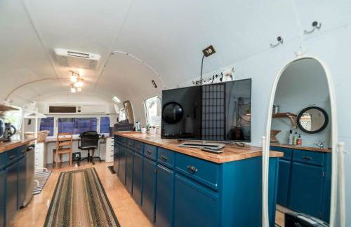 Sleek Retro Airstream Rental for Glamping for Two near Downtown Austin - Foto 11