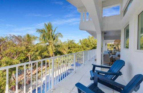 NEW LISTING! Reel Joy Waterfront Luxe with Pool and Private Dock home - Foto 68