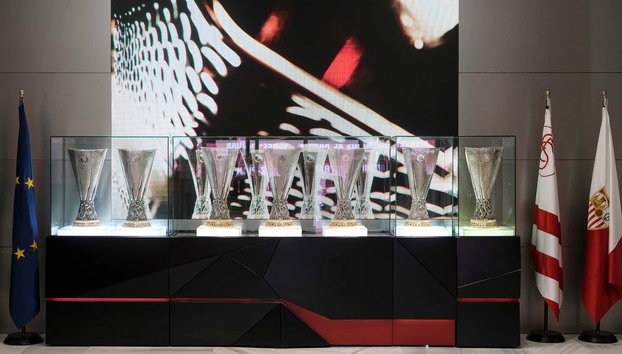 Tour por el estadio Ramón Sánchez-Pizjuán - Foto 3, Veréis la exposición de los trofeos del Sevilla FC