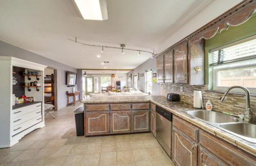 Lakefront Eufaula Cabin with Fire Pit and Private Dock - Foto 6