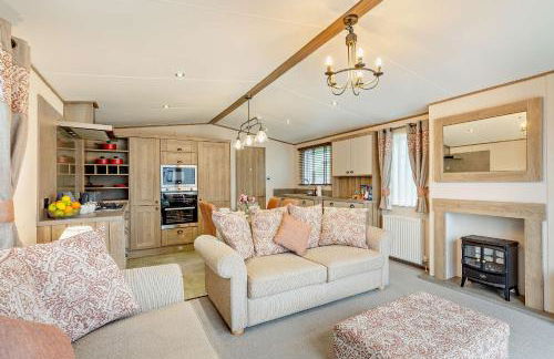 Binky Lodge Stylish Cosy 3-Bedroom Holiday Lodge Hoburne Naish Barton on Sea - Photo 11