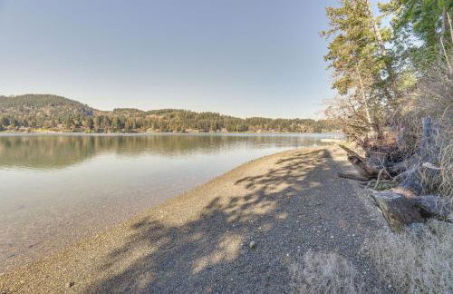 Waterfront Washington Getaway with Hot Tub and Deck! - Foto 26