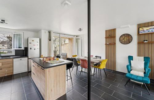 Chic house with a master suite, parking, terrace, and garden - Foto 3