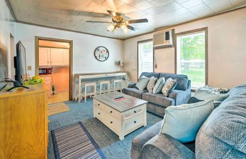 Historic Cabin Retreat Steps to Okoboji Lake - Foto 5