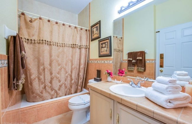 "southern Charm" 4 Bed & 2 Bath Private Pool Home 4 Bedroom Villa by RedAwning - Photo 26