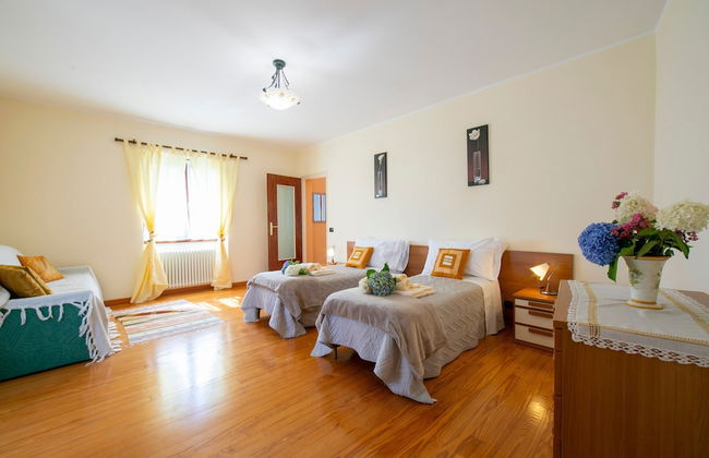 The Cottage on the Lake - Photo 5