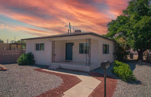 Casa Urbana-Close to Downtown-Hot Tub-Pet Friendly-No Pet Fees! - Foto 8