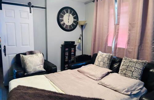 The Layover Lounge - Foto 9