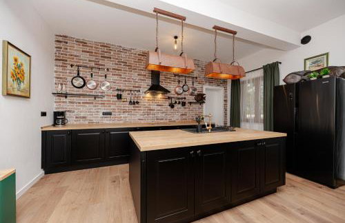 Villa Pietro with a heated Saltwater pool - Photo 34