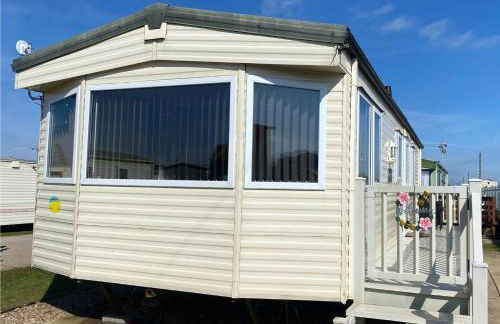 6 berth caravan hire close to Fantasy Island - Foto 2