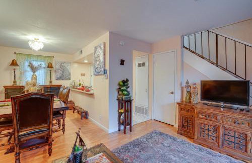 Lovely Concord Townhome Retreat with Community Pool! - Foto 6