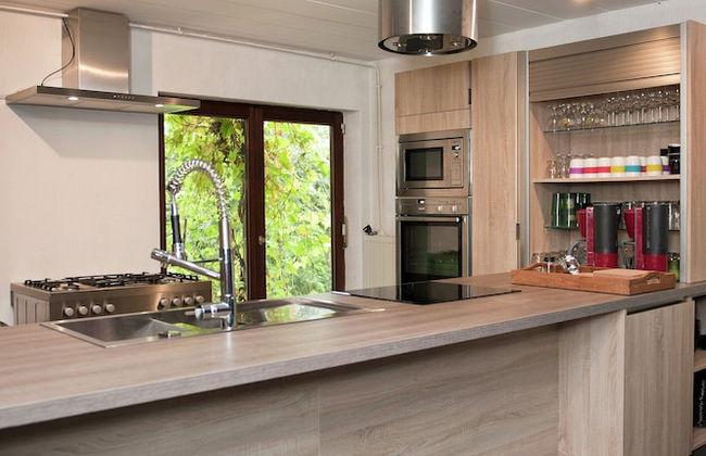 Luxury Villa With Pool - Photo 10