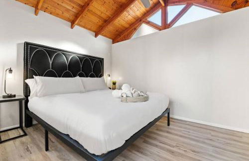 Majestic 5BR Villa with Guesthouse, Pool & Spa - Foto 10