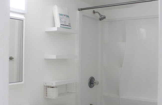 Renovated Modern & Minimalist Century City Studio Condo by RedAwning - Foto 9