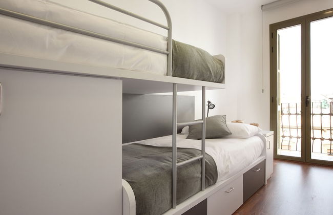 AB Montjuic - Photo 19