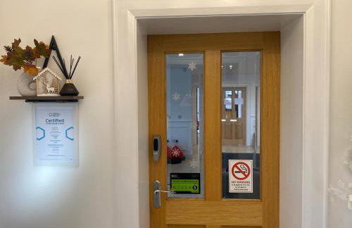 Rostrevor Valley 6-Br Sleeps 20 w Hot Tub & View - Photo 36