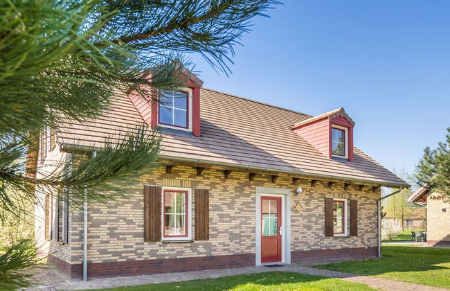 Luxurious Villa With Hot Tub and Sauna - Photo 1