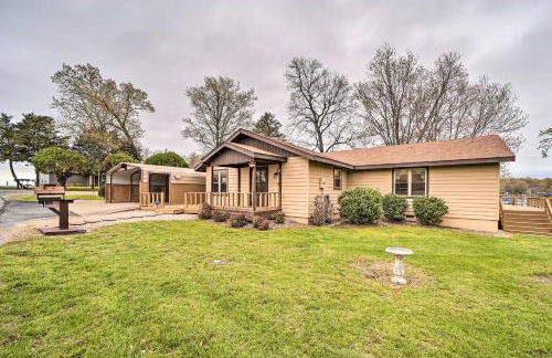 Kayaks and Boat Dock Waterfront Home in Grove - Foto 26