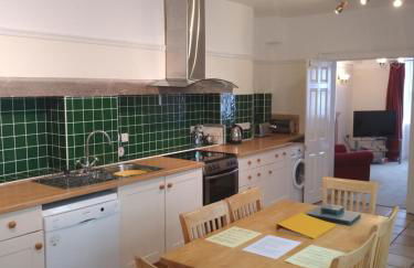 Castle Square Apartments Beaumaris - Photo 8