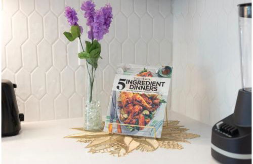 Spacious & Homey 4br/3ba W/amenities Near Downtown - Foto 18