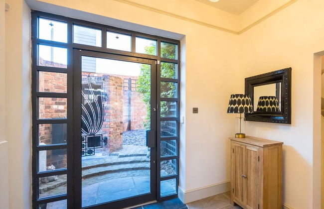 Dragon Court - 3 Beds Office Terrace Garden - Photo 22