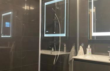 Preiswertes stilvolles Zimmer im privaten Haus mit großem schönem modernem Gemeinschaft Badenzimmer - Foto 34