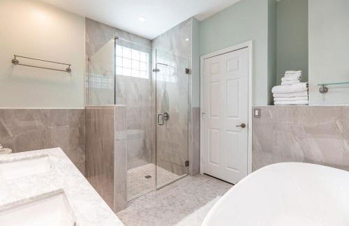 Tropical Oasis with Heated Pool - Photo 4