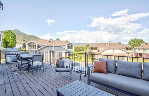 Midway to Heaven! BRAND NEW 5 bed 4.5 bath, HOTTUB - Photo 29