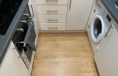 Cozy Entire Apartment with Free onsite Parking, 2-Min Walk to Barking Station - Foto 20