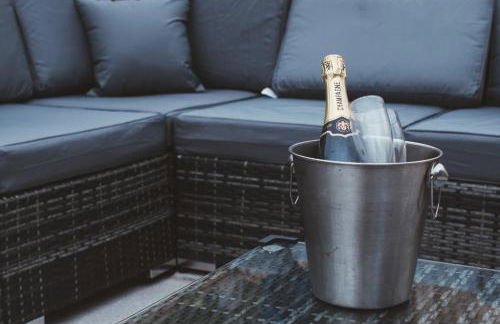 Corner House - Photo 16