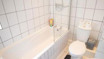 Crystal House Flat 3 - free private parking - metro - Foto 4