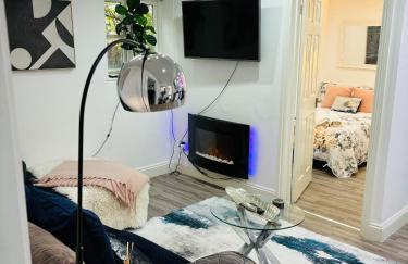 HERTFORD House with garden parking pet friendly pool room - Foto 9