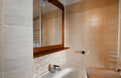 Gorgeous Home In Monterubbiano With Private Swimming Pool, Can Be Inside Or Outside - Foto 26