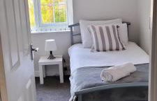 Brackenfield House in Great Barr, Birmingham near the Alexander Stadium and near the M6, with free WiFi, free parking and easy access to Walsall, West Bromwich, Aston Villa Football Ground, Star City and Birmingham City Centre - Foto 17