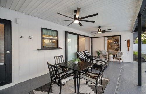 Stylish coastal retreat with Heated Saltwater pool - Foto 13