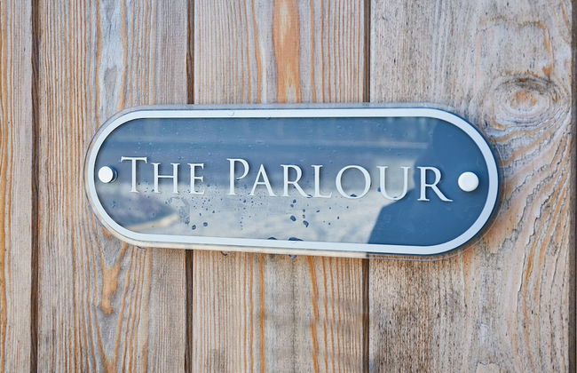 Host Stay The Parlour - Photo 21